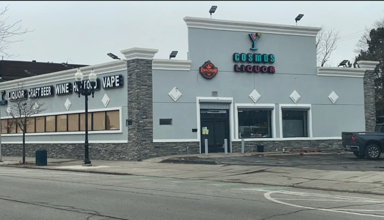 Cosmo's Liquor & Smokin Steve's BBQ River Rouge